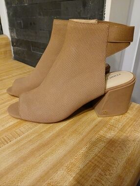 Kenneth Cole Like NEW Peep Toe Booties Size 10